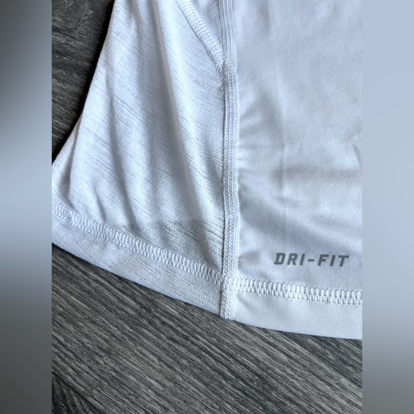 Nike Pro Dri-Fit Lightweight White Crewneck Workout Top. Size L - Picture 3 of 9